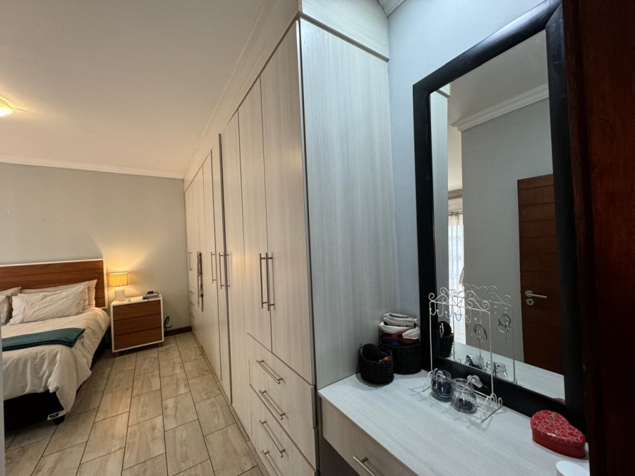 2 Bedroom Property for Sale in Gateway Manor North West